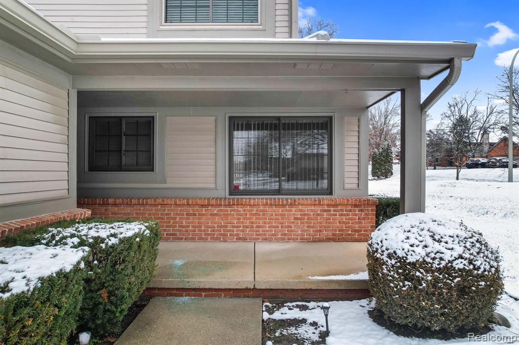 1000 PINEWOOD, Brighton, MI 48116 — Photo 5