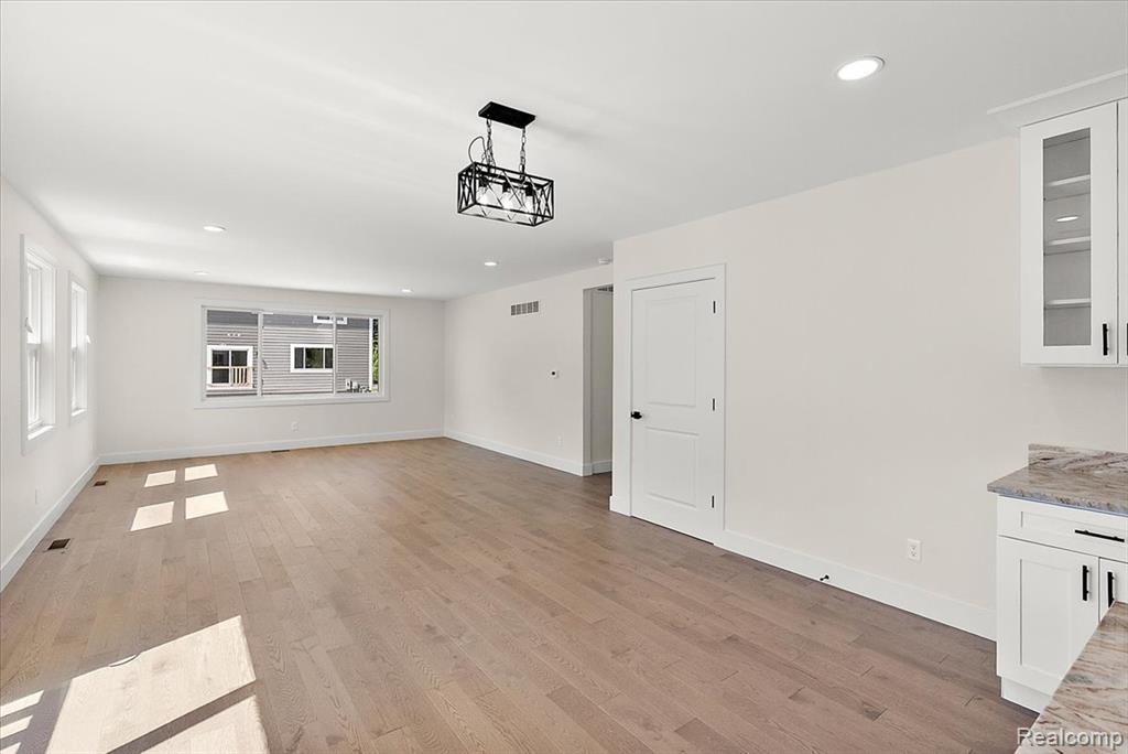 47515 Vanker Avenue, Shelby Twp, MI 48317 — Photo 12