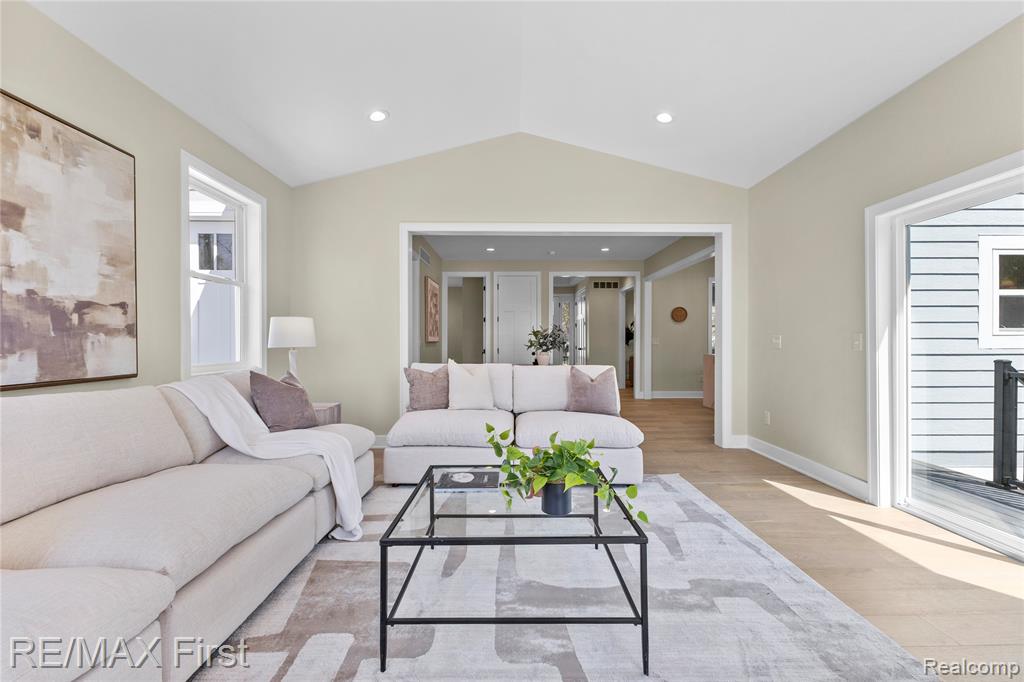 700 Devillen Avenue, Royal Oak, MI 48073 — Photo 16