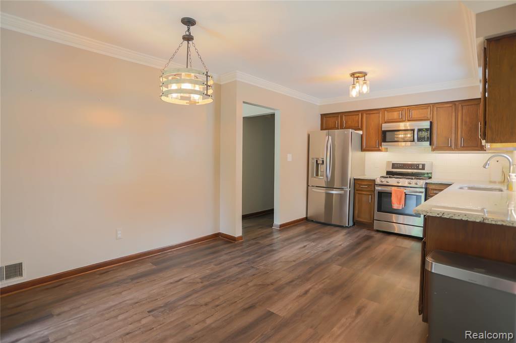 40755 Oakwood Court, Clinton Twp, MI 48038 — Photo 24