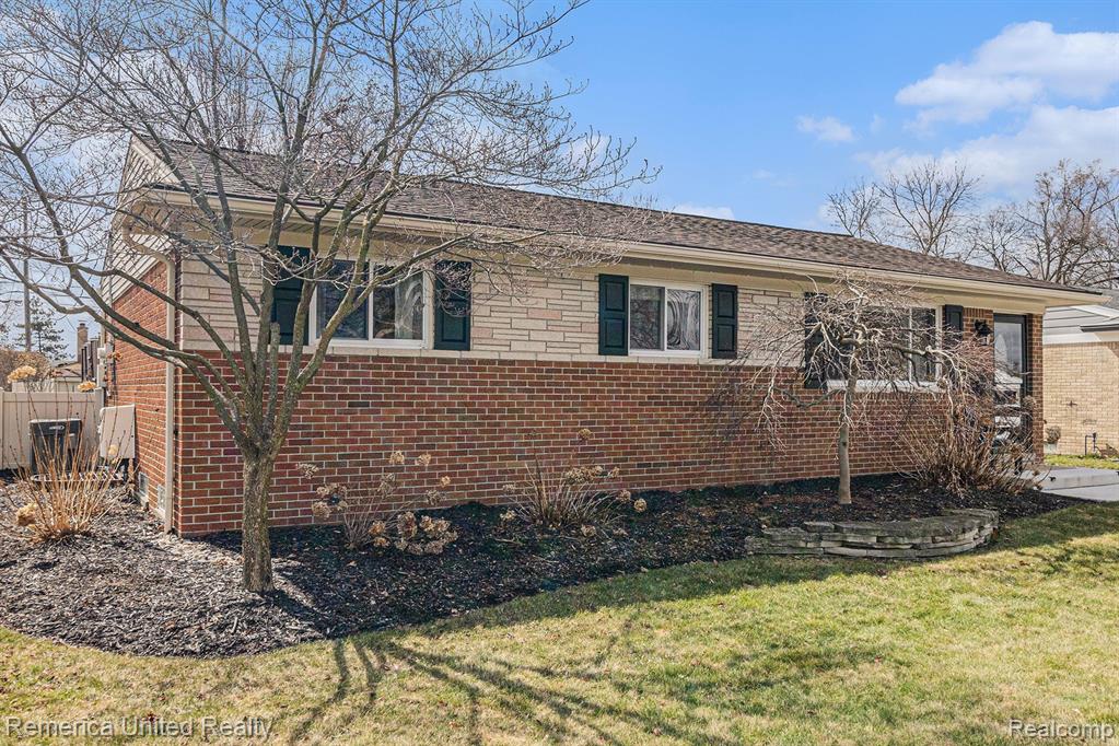 40563 ORANGELAWN Avenue, Plymouth, MI 48170 — Photo 27