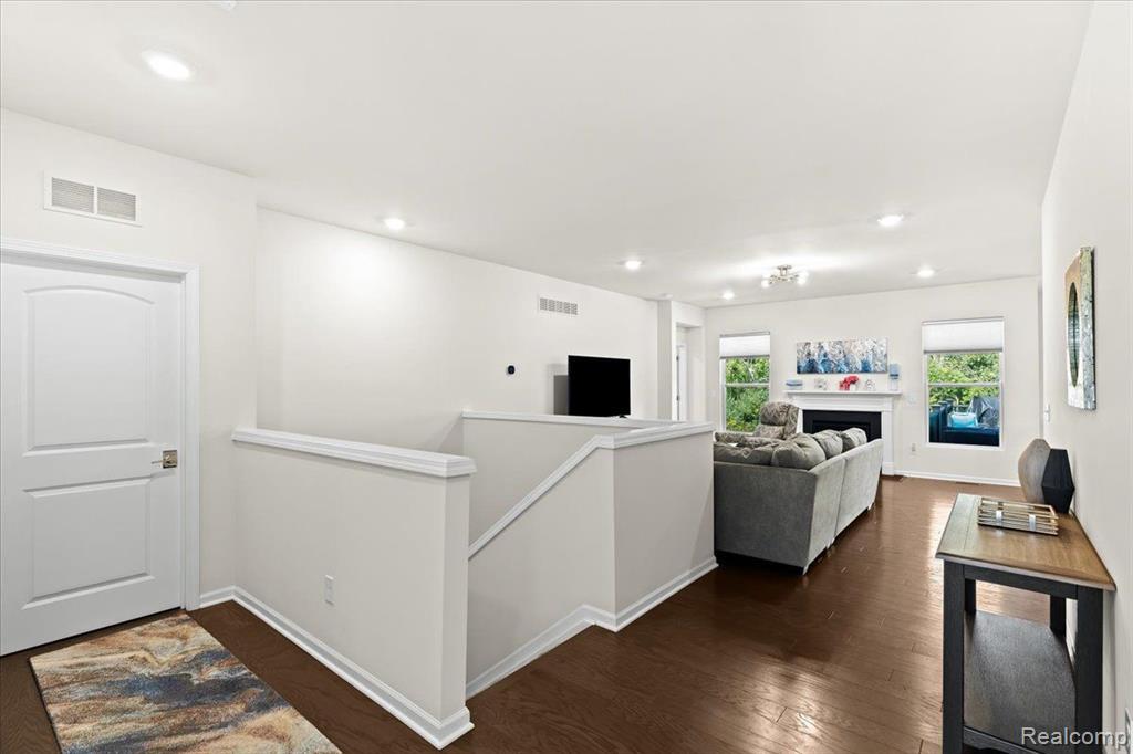 8045 CARSTON Lane, Brighton, MI 48116 — Photo 4