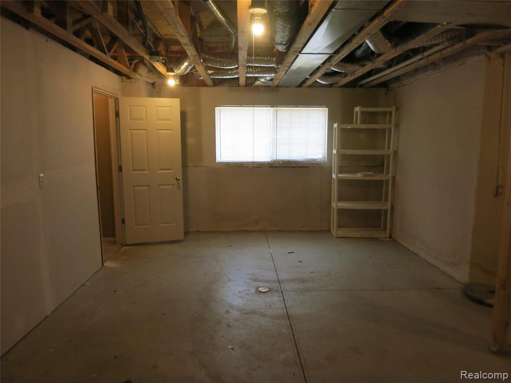 685 SUMMERFIELD Drive, Westland, MI — Photo 25