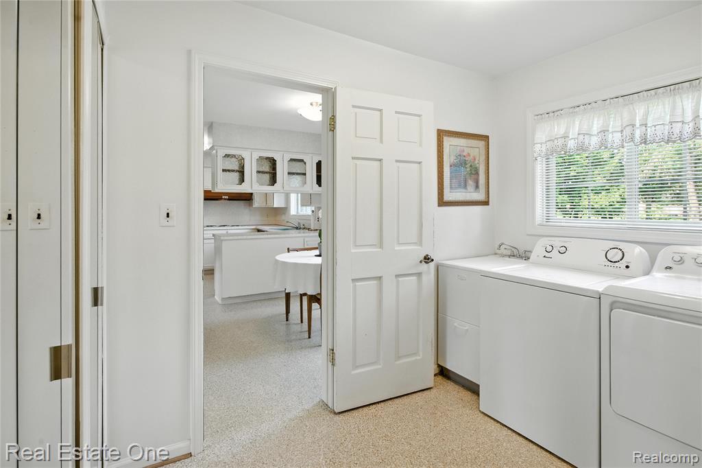 604 Longford Drive, Rochester Hills, MI 48309 — Photo 18