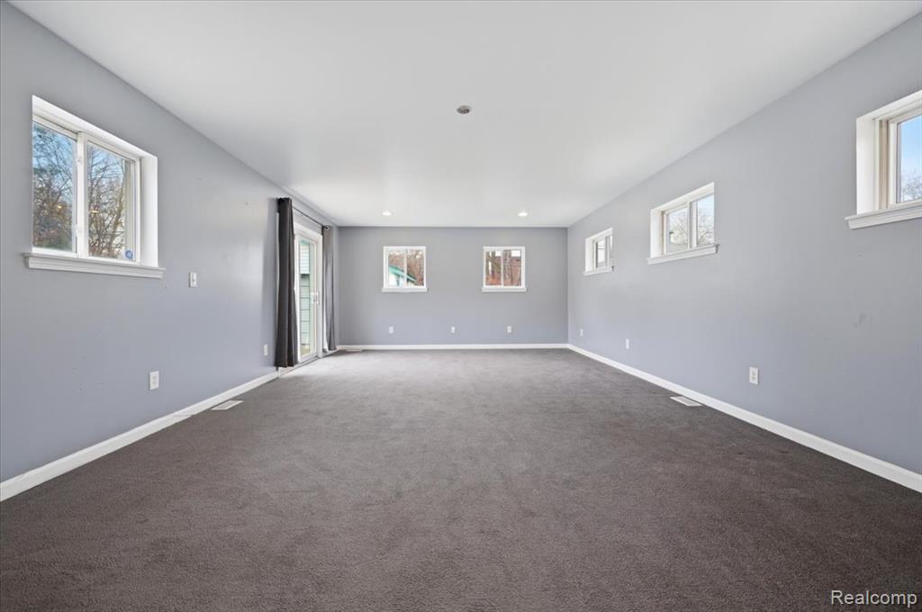 9193 Rutherford Street, Detroit, MI 48228 — Photo 9