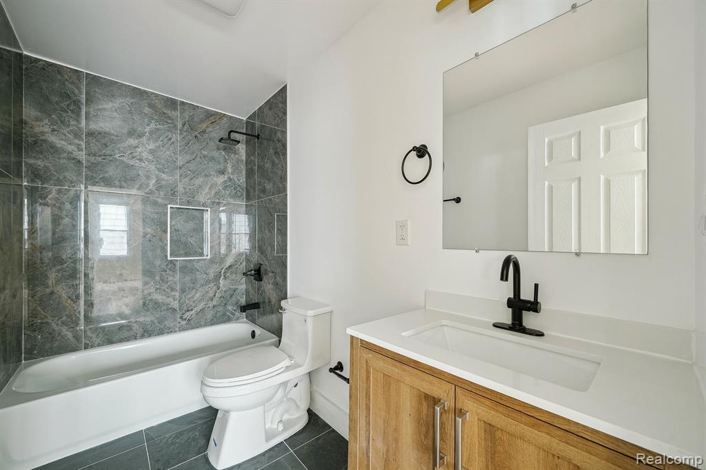 4222 Cadillac Boulevard, Detroit, MI 48214 — Photo 14