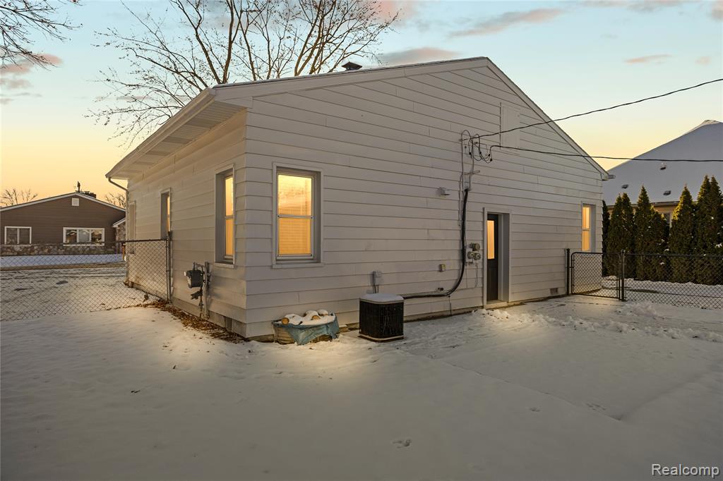65 Algansee Drive, Troy, MI 48083 — Photo 2