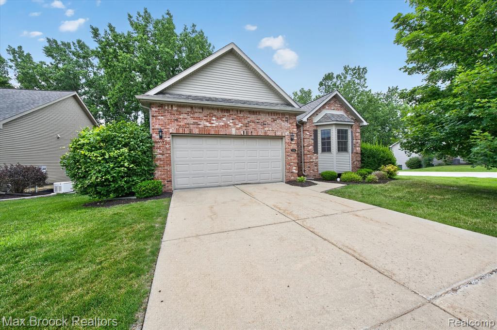 13141 Harbor Landings Drive, 76, Fenton, MI 48430 — Photo 2
