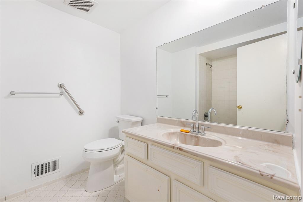 46749 CAMELIA Drive, Canton, MI 48187 — Photo 17