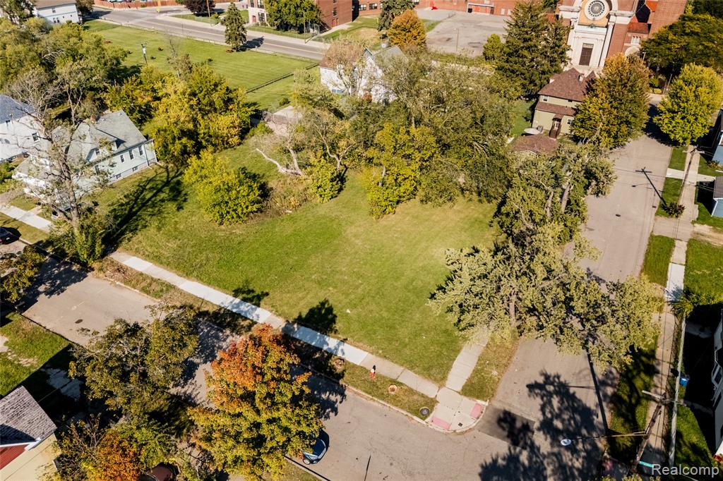5900 Belvidere Street, Detroit, MI 48213 — front exterior