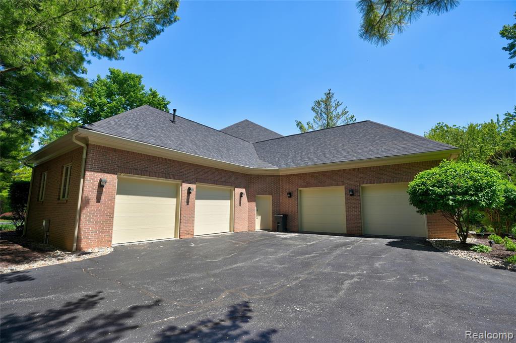 8479 Misty, Grand Blanc, MI 48439 — Photo 83
