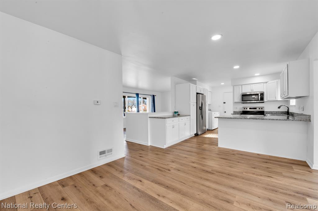 40631 Rockhill Lane, Novi, MI — Photo 11