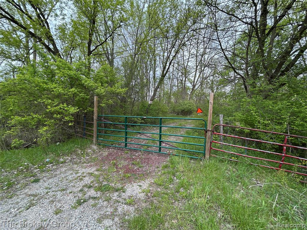 6120 Kelly Road, Flushing, MI 48433 — front exterior