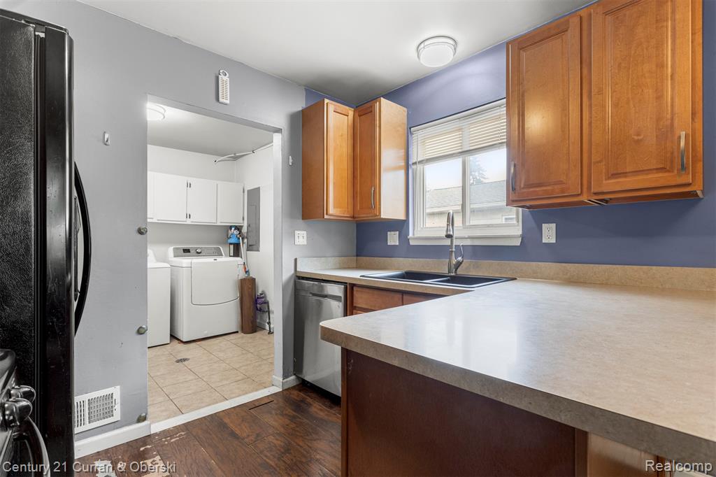 4924 HAZEL Street, Dearborn Heights, MI 48125 — Photo 7