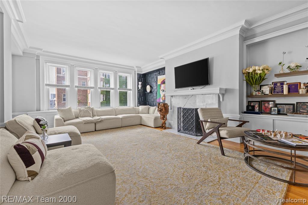 8120 E Jefferson Avenue - Photo 3