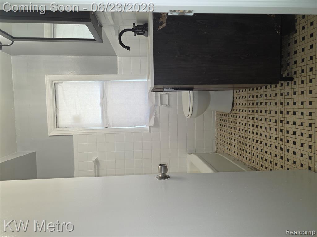 19350 Huntington Road, Detroit, MI 48219 — Photo 12