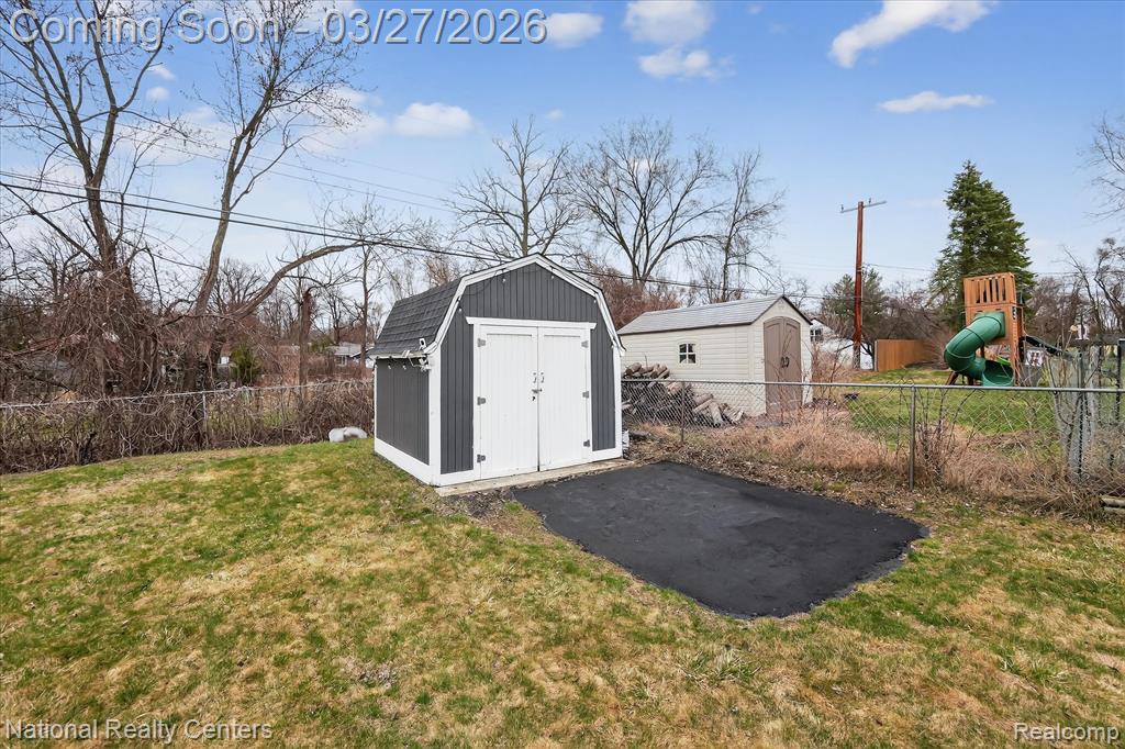 946 Dunreath Street, Wolverine Lake, MI 48390 — Photo 51