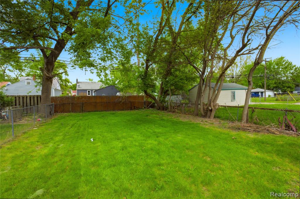 26316 Powers Avenue, Dearborn Heights, MI 48125 — Photo 24