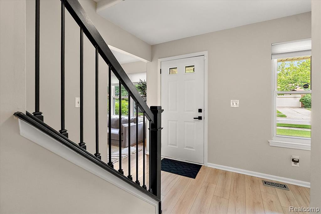 45071 Yorkshire Drive, Novi, MI — Photo 4
