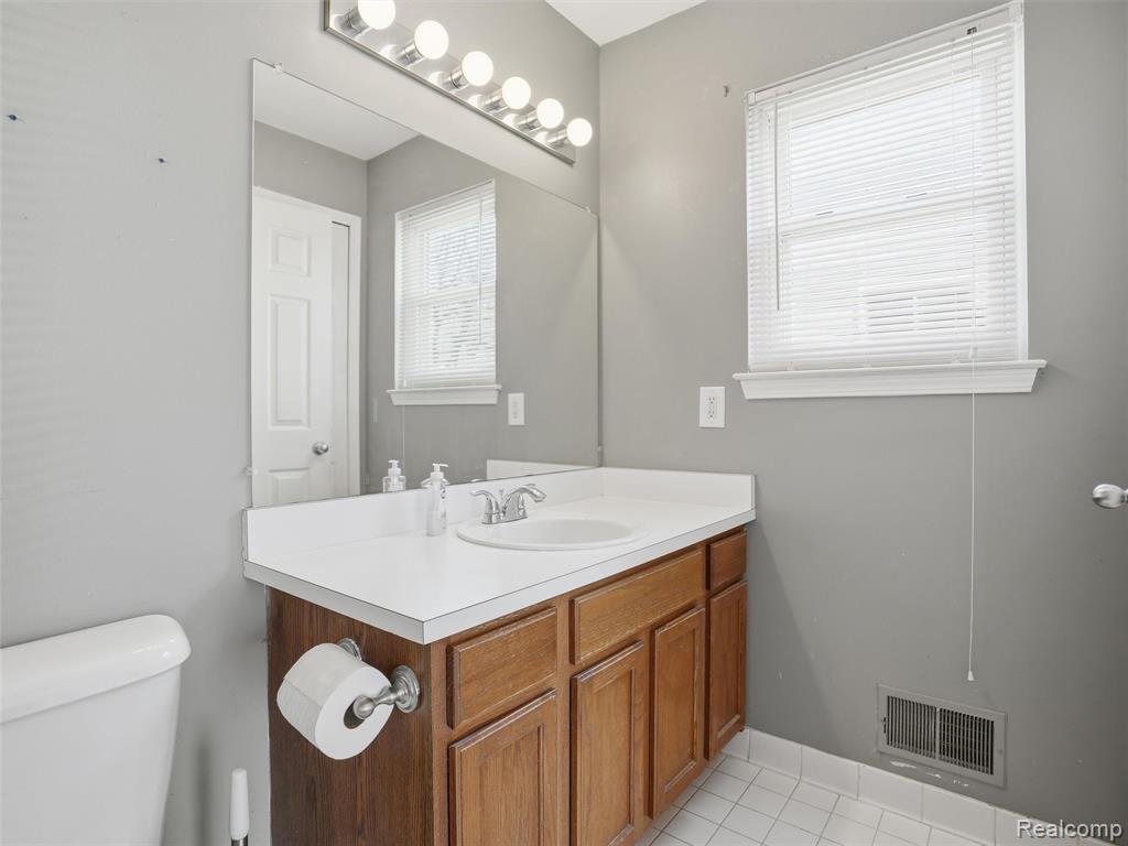 5837 Northridge Circle, Waterford, MI 48327 — Photo 24