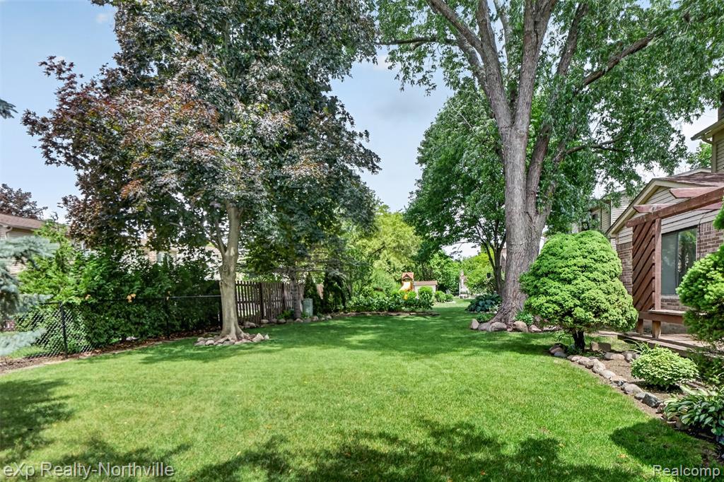 7565 Embassy Drive, Canton, MI 48187 — Photo 47