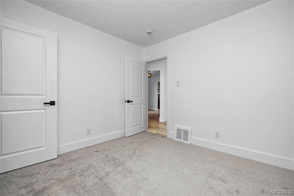 16871 Asbury Park, Detroit, MI 48235 — Photo 31