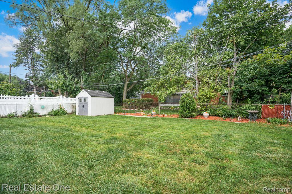 39553 Rambler Drive, Sterling Heights, MI 48313 — Photo 36