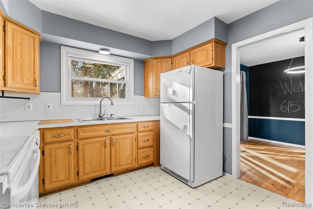 615 W 13 Mile Road, Royal Oak, MI 48073 — Photo 12