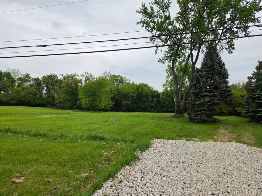 7585 Pontiac Trail, West Bloomfield, MI 48323 — Photo 2