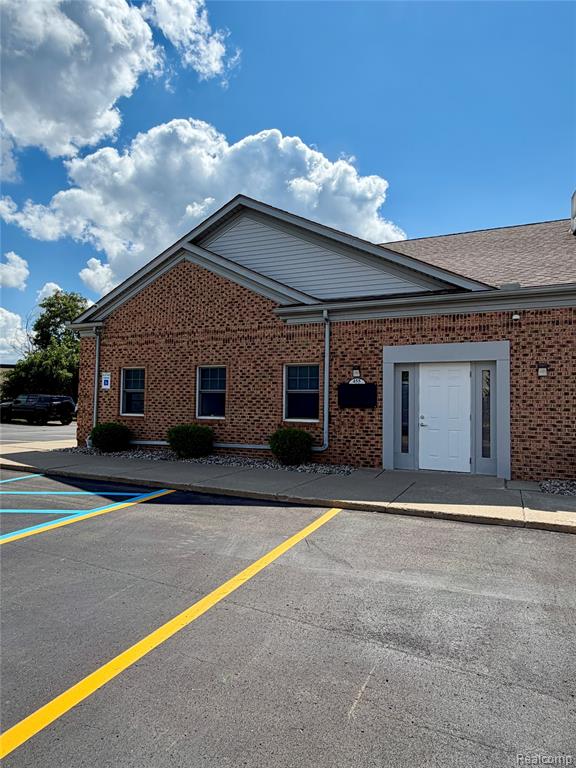 5880 N Canton Center Road, Canton, MI 48187