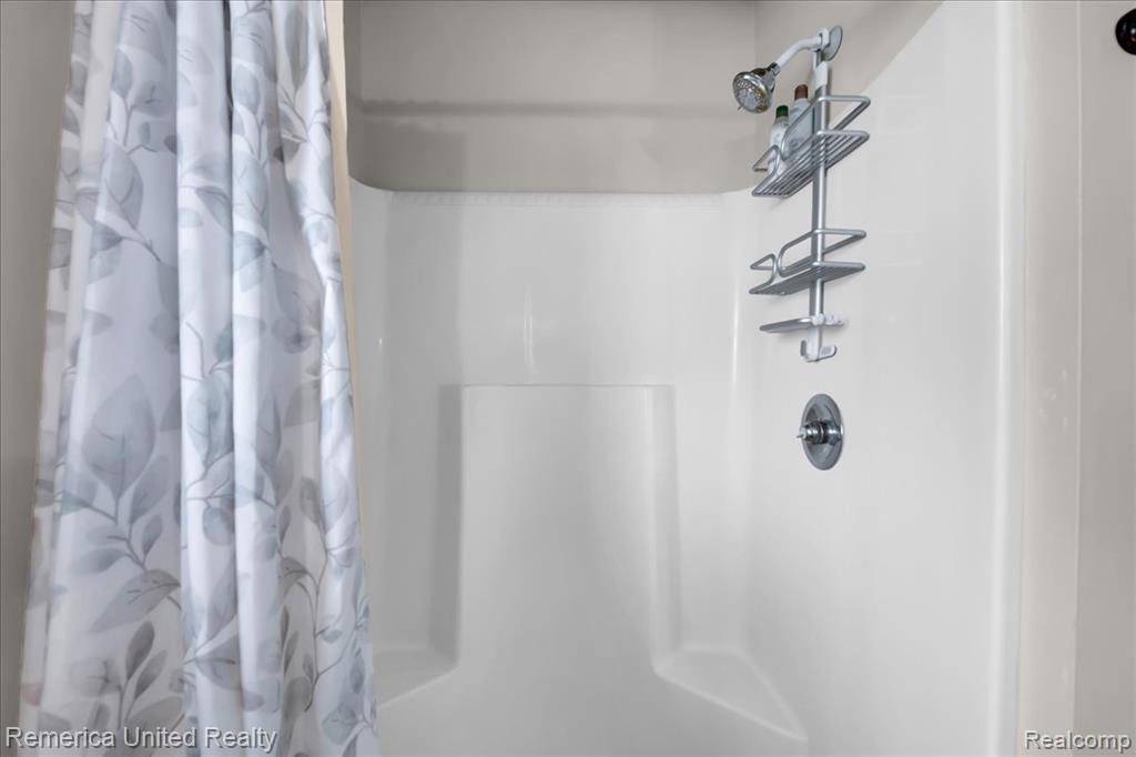 999 Lakeside Drive, Brighton, MI 48116 — Photo 22