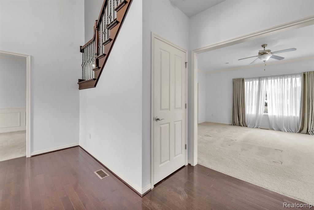 42088 Woodglen Drive, Novi, MI — Photo 36