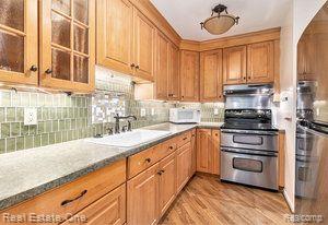 1814 COLONIAL VILLAGE Way, 2, Waterford, MI 48328 — Photo 8
