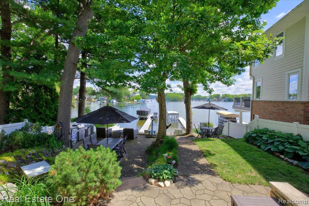 836 Pine Tree Road W, Lake Orion, MI 48362 — Photo 57