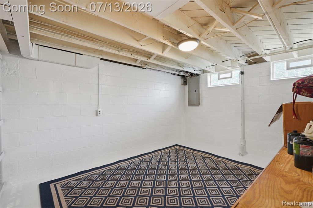 27704 California Drive NW, Lathrup Village, MI 48076 — Photo 28