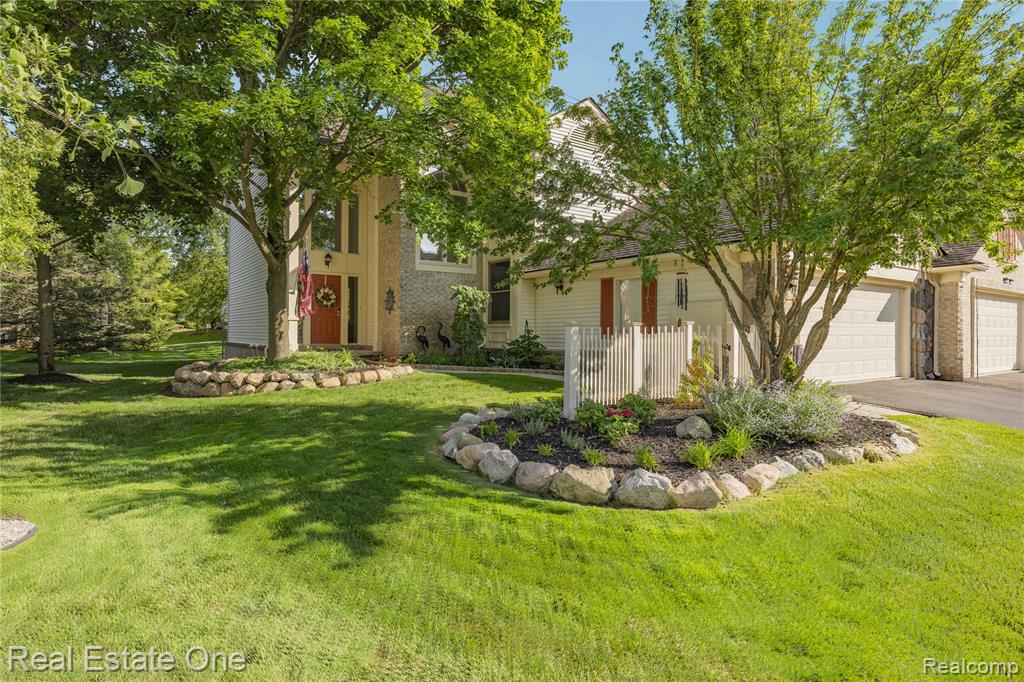7105 Winding Brook Court, West Bloomfield, MI — front exterior
