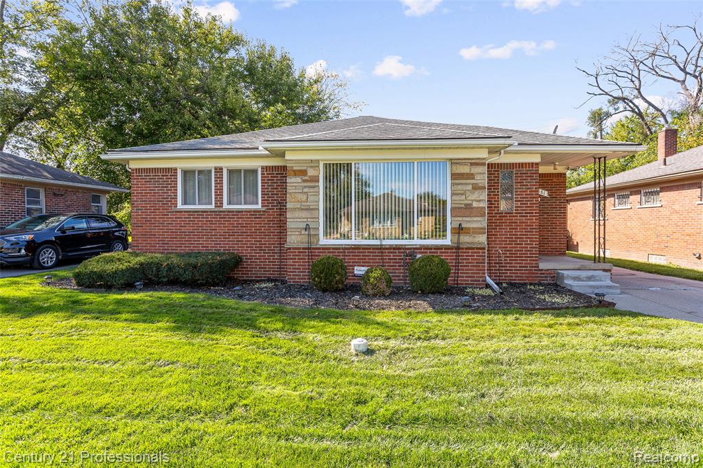 23881 Morton Street, Oak Park, MI 48237