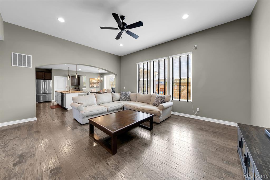 49473 CRANBROOK Drive, Macomb, MI 48044 — Photo 8