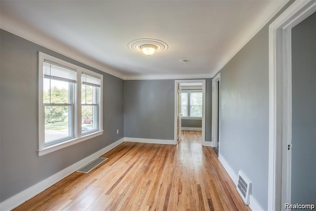6753 HEYDEN Street, Dearborn Heights, MI 48127 — Photo 30