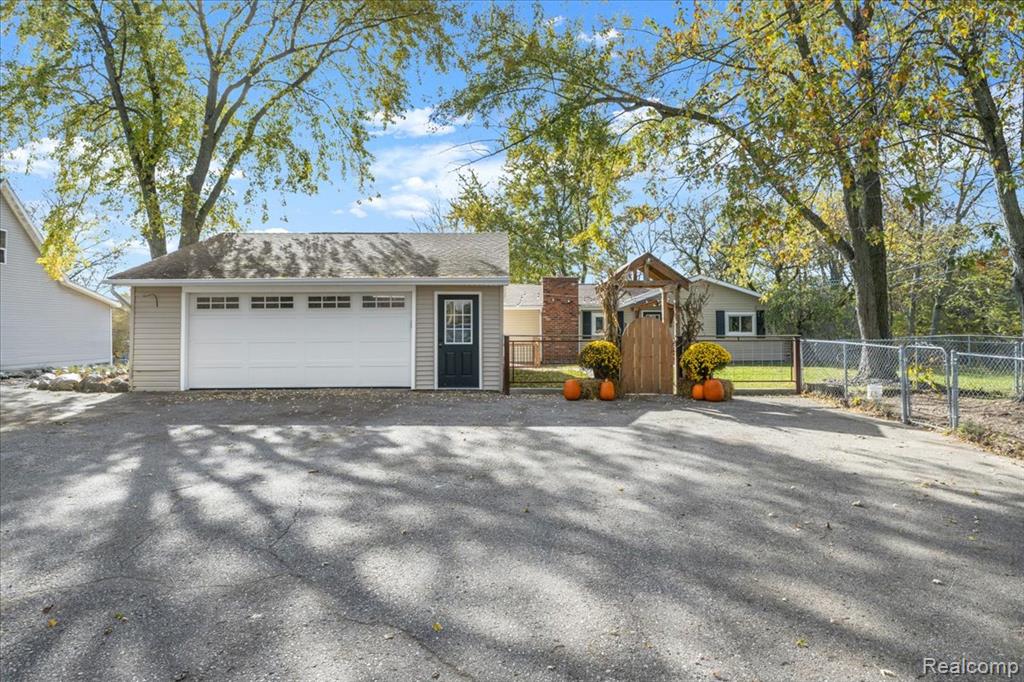 551 Joslyn Road, Lake Orion, MI 48362 — Photo 6