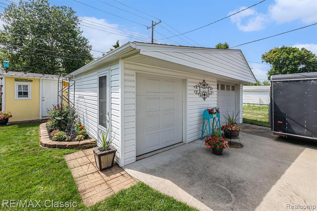 9373 Lathers Street, Livonia, MI 48150 — Photo 22