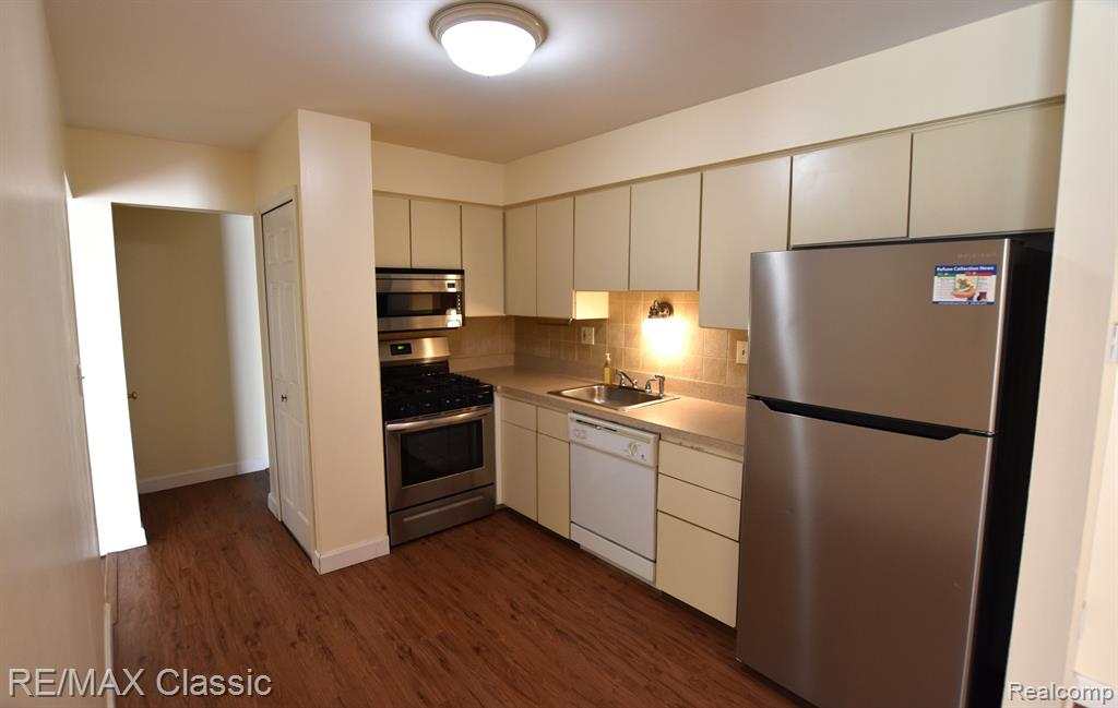 8553 WINCHESTER Drive, 6, Sterling Heights, MI 48313 — Photo 7