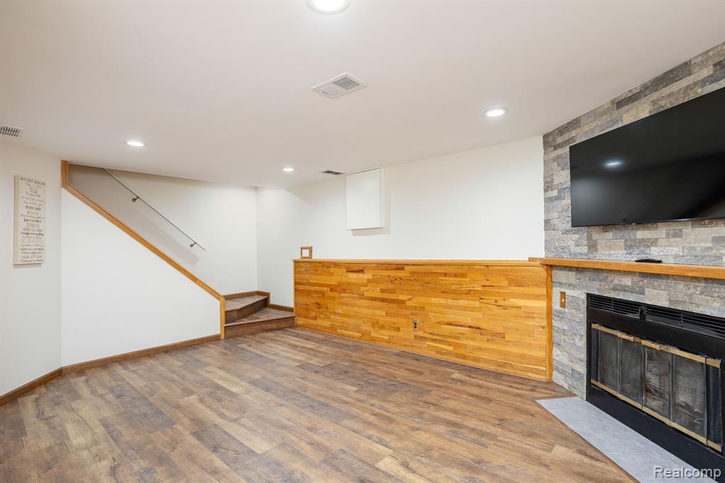 22213 PONDVIEW, 26, Novi, MI — Photo 17