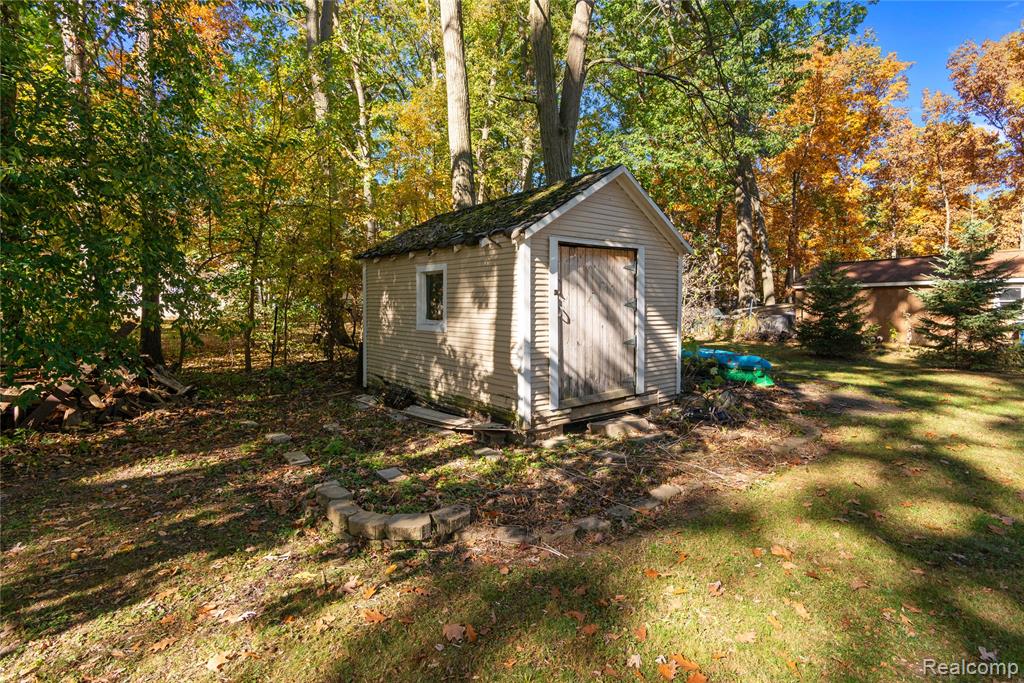 4209 Laforest Drive, Waterford, MI 48329 — Photo 29