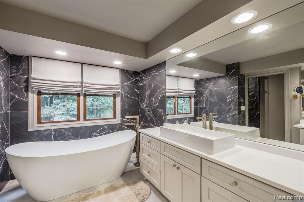 9909 Kingston Ridge, Clarkston, MI 48348 — Photo 41