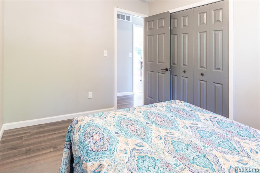 4322 RANDOLPH Street, Wayne, MI 48184 — Photo 11