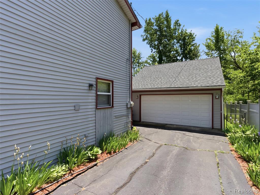 5565 Crescent Road, Waterford, MI 48327 — Photo 26