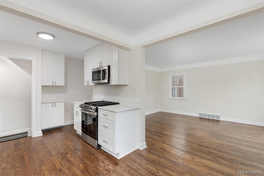 27935 Grant Street, Saint Clair Shores, MI 48081 — Photo 10