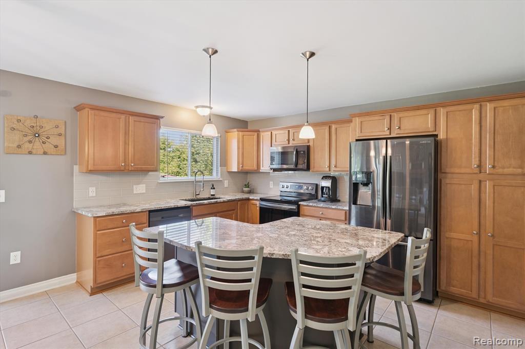 7056 Glenmeadow Court, Grand Blanc, MI 48439 — Photo 4