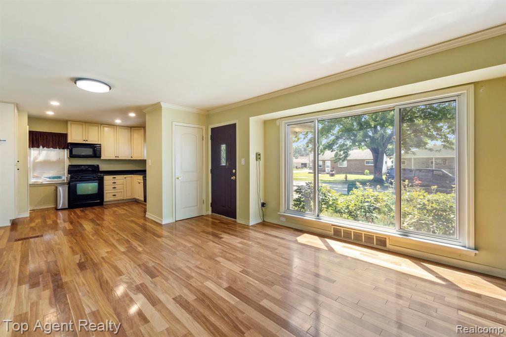 6318 Helen Street, Garden City, MI — Photo 9